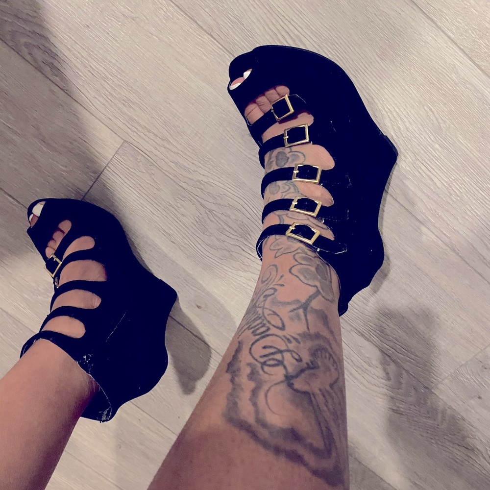 Shoe Dazzle black wedges